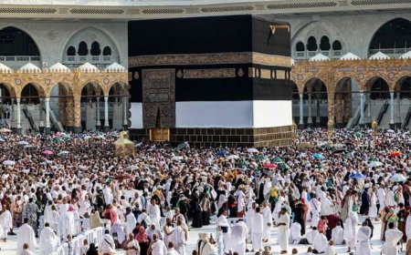 Saudi authorities evict 300,000 unregistered pilgrims from Makkah before Hajj