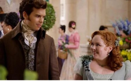 Luke Newton, Nicola Coughlan share vision for 'Bridgerton' steamy scenes