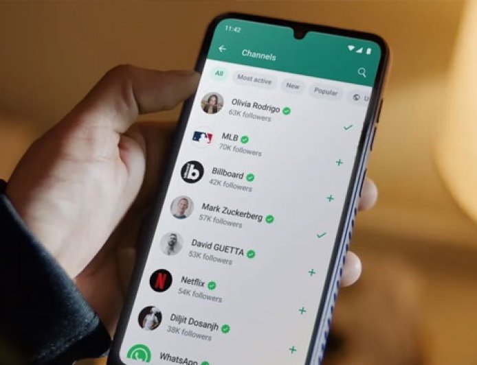 WhatsApp rolls out 32-person video call, chat transfer feature